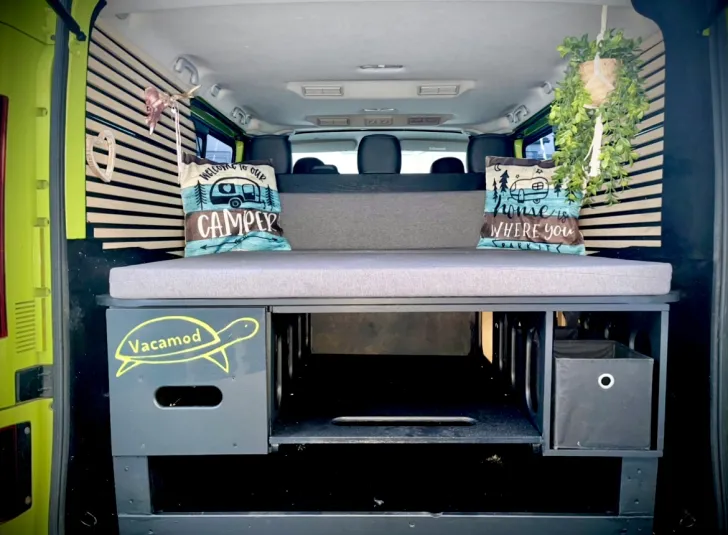 Fahrzeugbild Opel Vivaro individueller Holzausbau #3