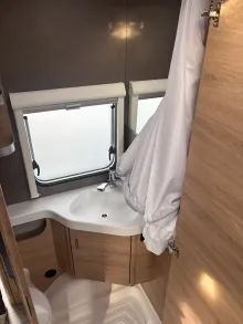Fahrzeugbild Knaus Südwind 460 EU Black Selection MonoControl, THULE Markise #17