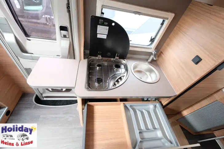 Fahrzeugbild Weinsberg CaraSuite 650 MEG 8-Stufen-Wandlerautomatik #9