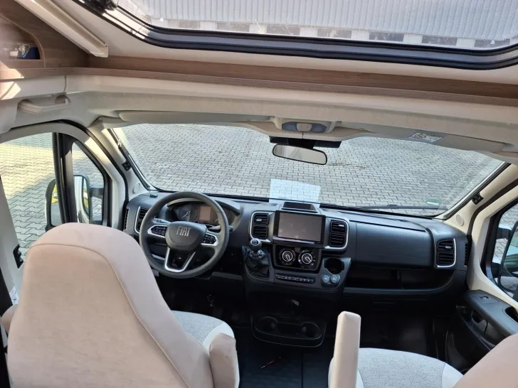 Fahrzeugbild Carado V 337 pro+, safety acc, multimedia #19