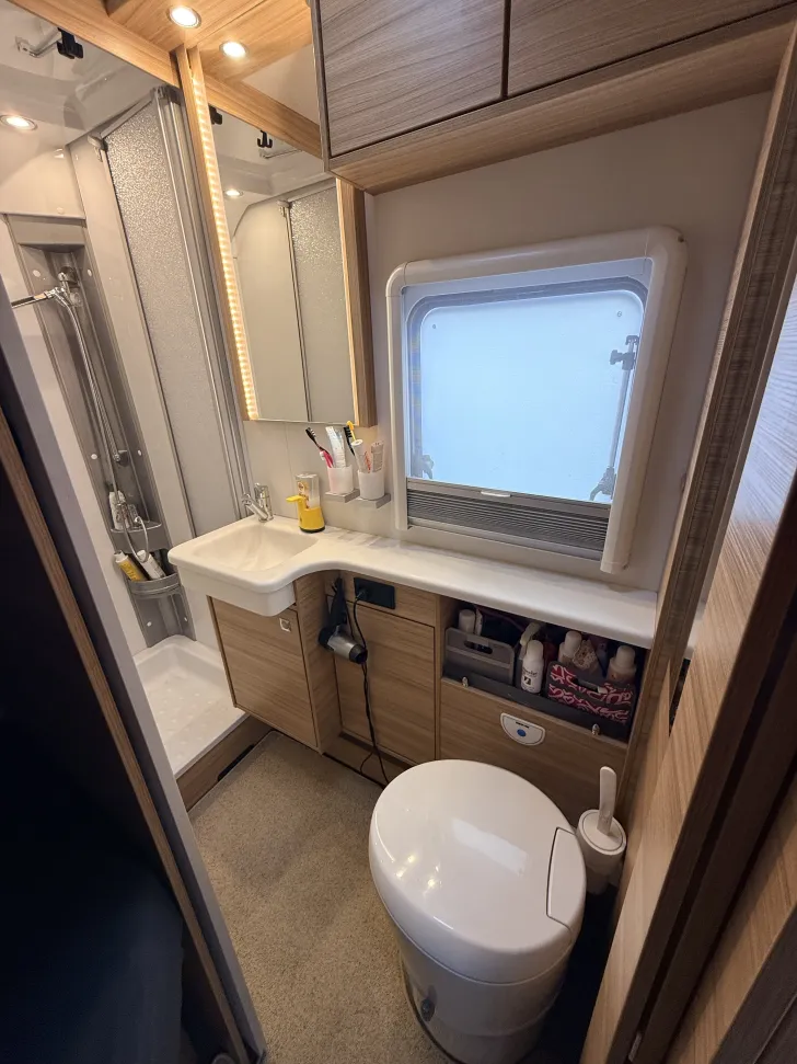 Fahrzeugbild Dethleffs Camper 650 FMK snowplus mit Top Ausstattung! #6