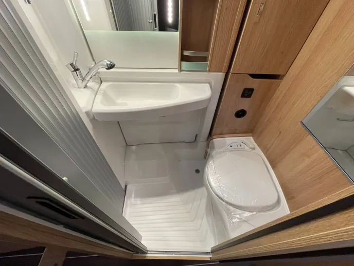 Fahrzeugbild Knaus SKY TI 650 MEG IC-LINE +ABVERKAUF+ #33