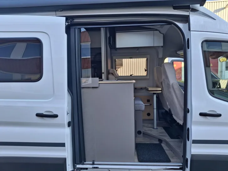 Fahrzeugbild LMC Innovan 592 Ford #9