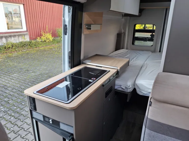 Fahrzeugbild LMC Innovan 592 Ford #12
