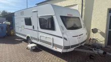 Schräg Vorne Dethleffs c' go 495 QSK Vorzelt