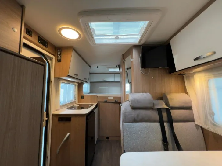 Fahrzeugbild Carado V 132 Edition15/Festbett/Garage/Klima/Markise #11