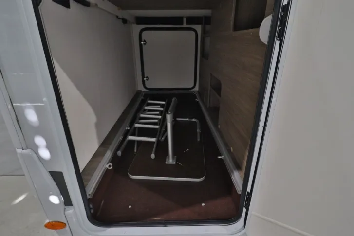 Fahrzeugbild Carado T338 EDITION24 /EINZELBETTEN/HUBBETT/MARKISE #7