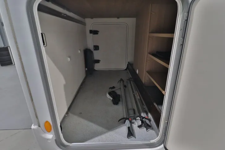 Fahrzeugbild Bürstner Lyseo IT 710 G Harmony-Line/Festbett+Hubbett #7