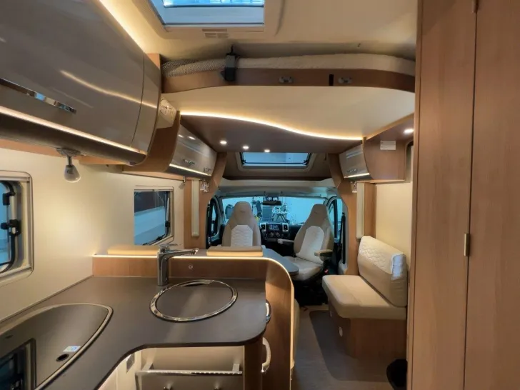 Fahrzeugbild Bürstner Lyseo IT 710 G Harmony-Line/Festbett+Hubbett #11