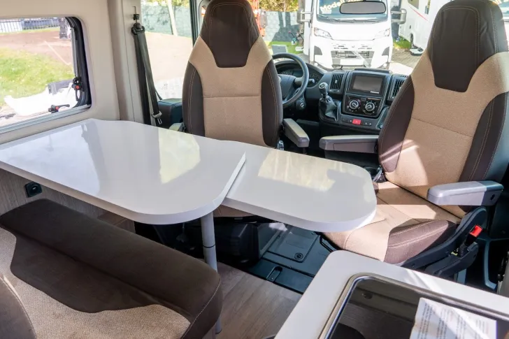 Fahrzeugbild Challenger V 114 *Solar*Querbett*RFK*1. Hand* #12