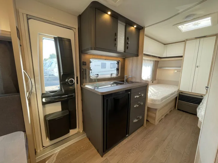 Fahrzeugbild Hobby De Luxe 460 LU #14