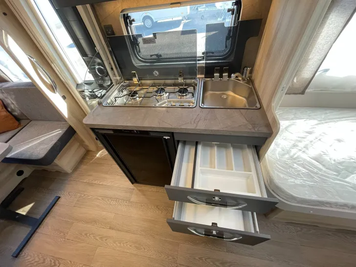 Fahrzeugbild Hobby De Luxe 460 LU #18