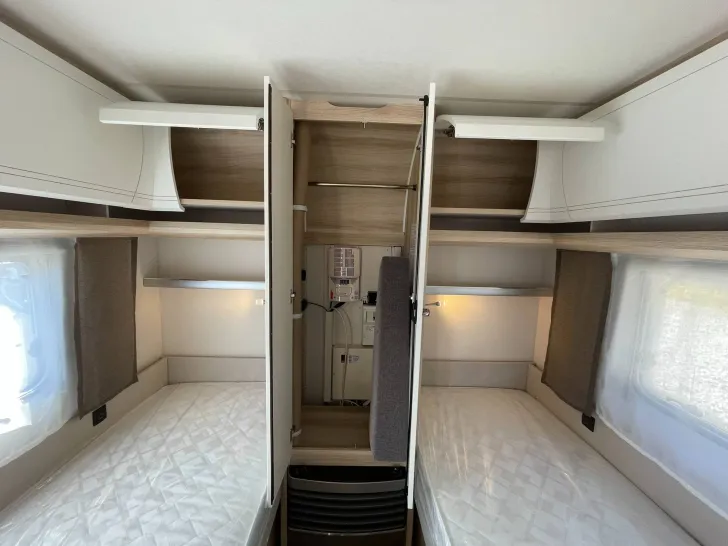 Fahrzeugbild Hobby De Luxe 460 LU #27