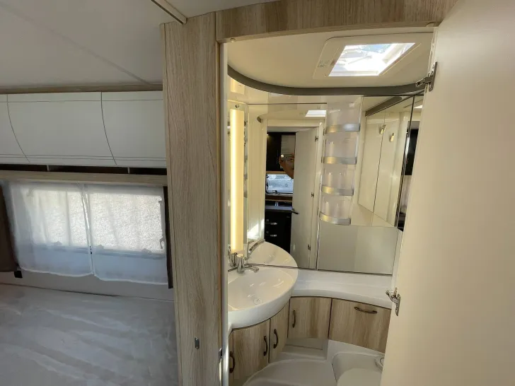 Fahrzeugbild Hobby De Luxe 460 LU #32