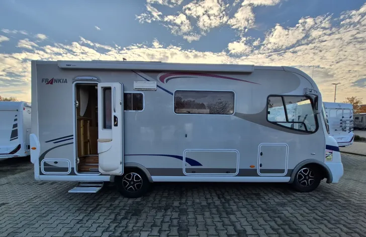 Fahrzeugbild Frankia Holiday Class 680 SD kein Bett,Alde,Solar,Hubstü #5