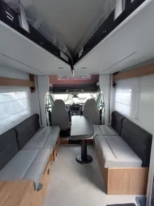 Fahrzeugbild Challenger Teilintegriert Graphite Edition 270 #3