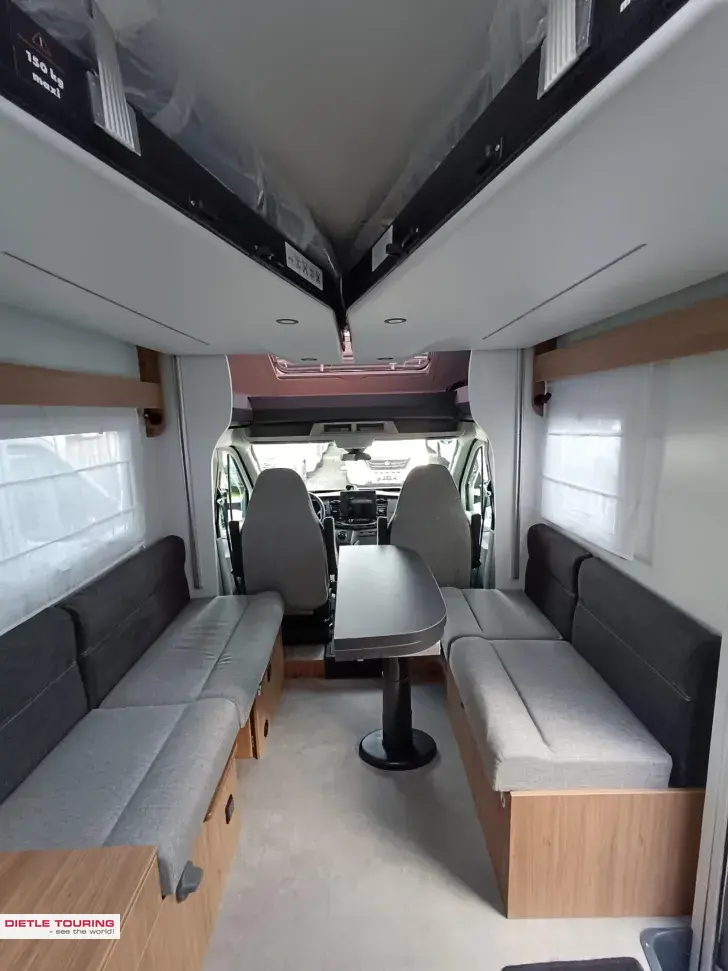 Fahrzeugbild Challenger Teilintegriert Graphite Edition 270 #3