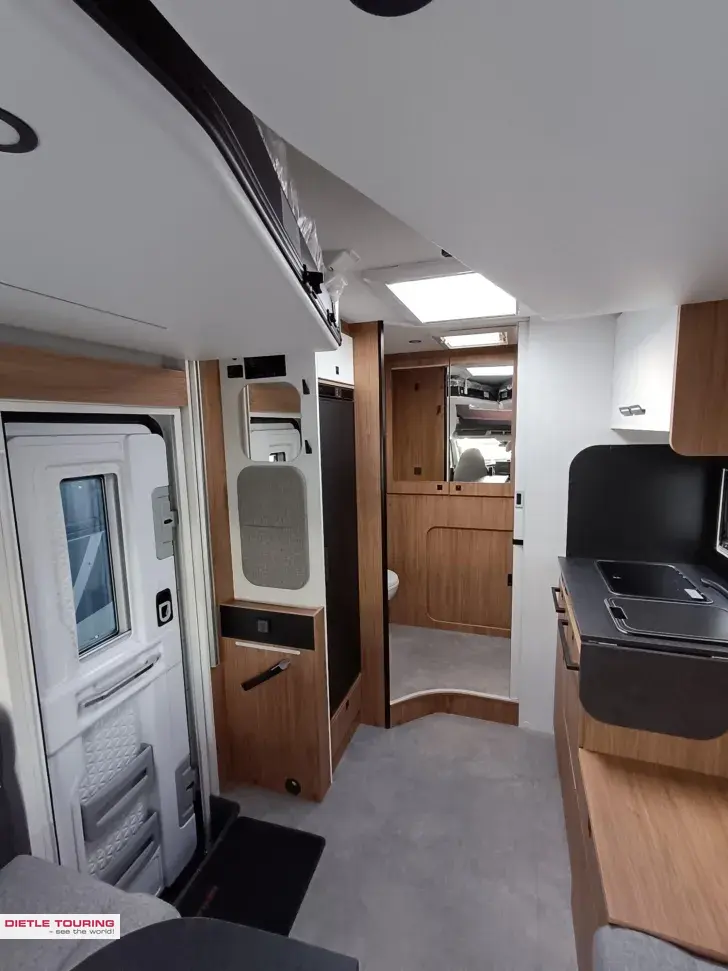 Fahrzeugbild Challenger Teilintegriert Graphite Edition 270 #6
