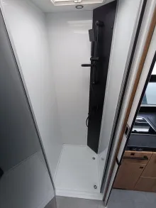 Fahrzeugbild Challenger Teilintegriert Graphite Edition 270 #10