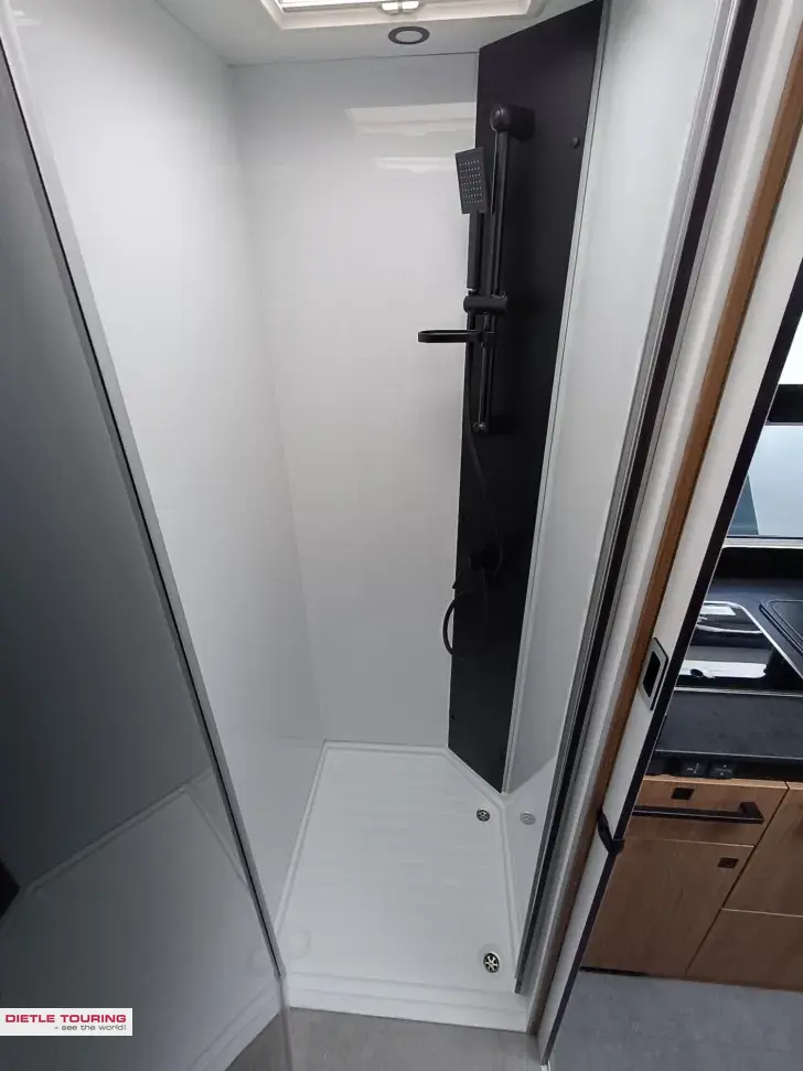 Fahrzeugbild Challenger Teilintegriert Graphite Edition 270 #10