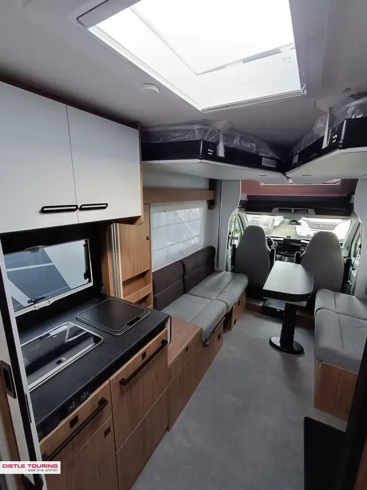Fahrzeugbild Challenger Teilintegriert Graphite Edition 270 #12