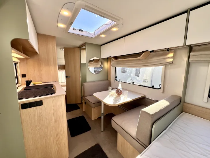 Fahrzeugbild LMC Style 490 K mit Mover+Wigo Rolloí #8