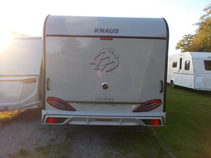 Fahrzeugbild Knaus Südwind 500 QDK Black Selection 3er Etagenbett mit Garagentür #6