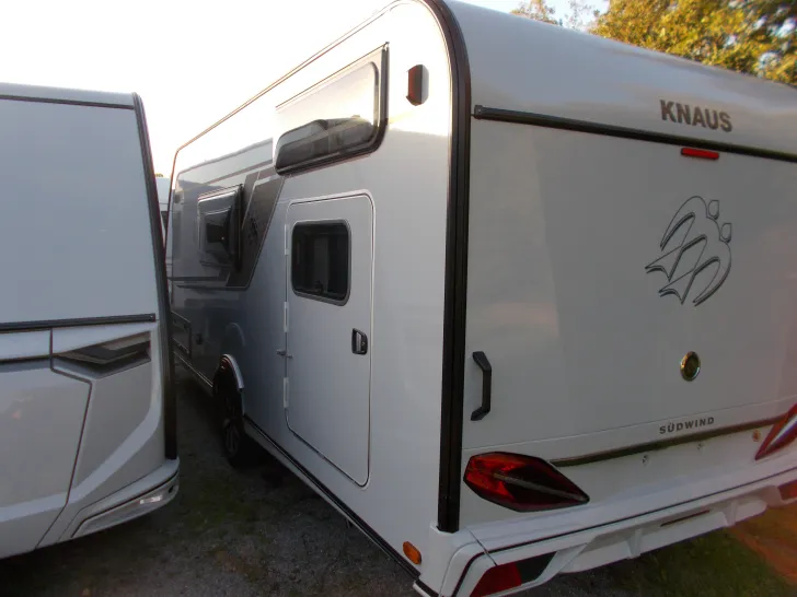 Fahrzeugbild Knaus Südwind 500 QDK Black Selection 3er Etagenbett mit Garagentür #8