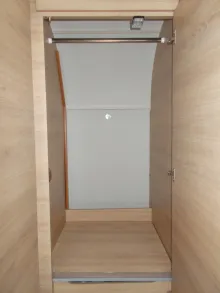 Fahrzeugbild Knaus Südwind 500 QDK Black Selection 3er Etagenbett mit Garagentür #15