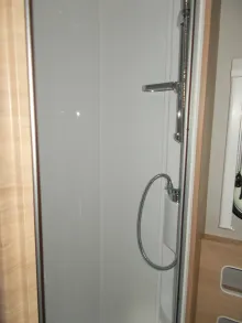 Fahrzeugbild Knaus Südwind 500 QDK Black Selection 3er Etagenbett mit Garagentür #16