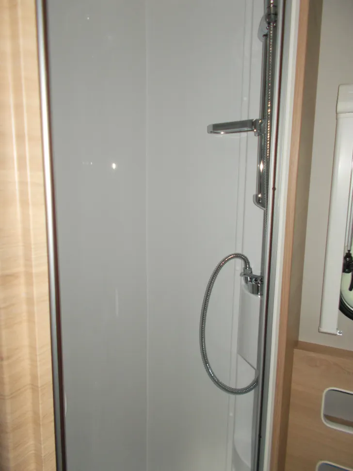 Fahrzeugbild Knaus Südwind 500 QDK Black Selection 3er Etagenbett mit Garagentür #16