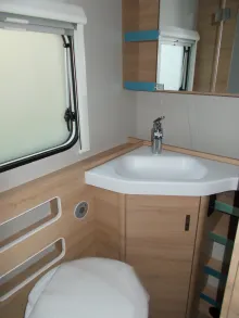 Fahrzeugbild Knaus Südwind 500 QDK Black Selection 3er Etagenbett mit Garagentür #17