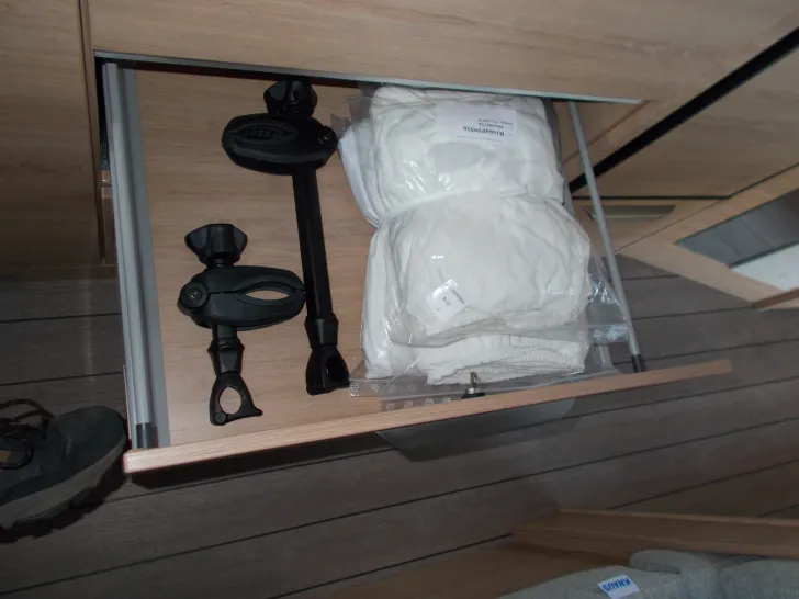 Fahrzeugbild Knaus Südwind 500 QDK Black Selection 3er Etagenbett mit Garagentür #23