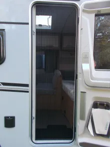 Fahrzeugbild Knaus Südwind 500 QDK Black Selection 3er Etagenbett mit Garagentür #11