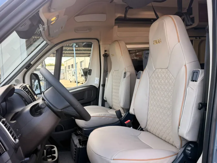 Fahrzeugbild Bürstner Van 640C AT8G+Aufstelldach+Combi6DE #8