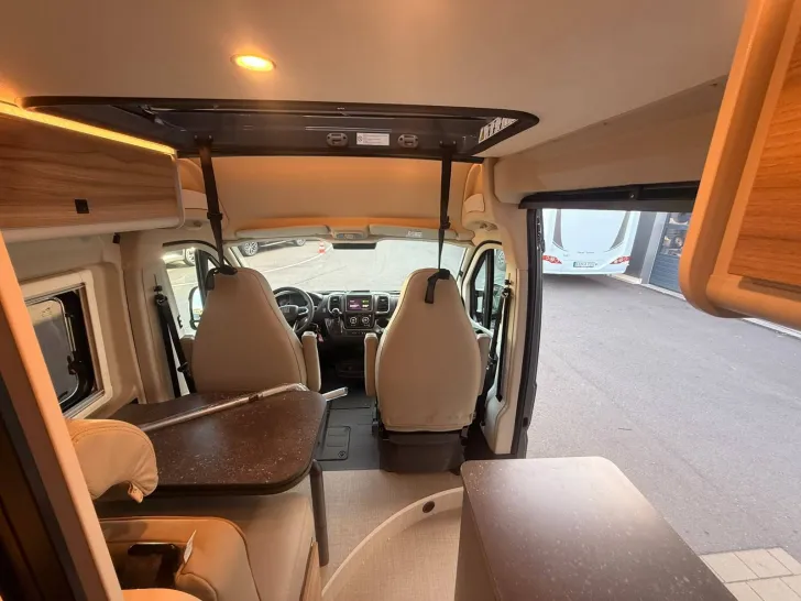 Fahrzeugbild Bürstner Van 640C AT8G+Aufstelldach+Combi6DE #25