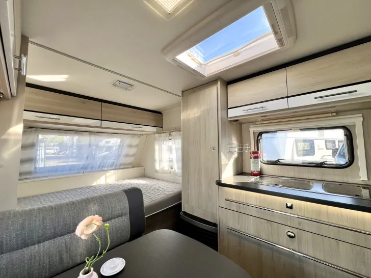 Fahrzeugbild Sterckeman Starlett 470 PE mit Mover und Sackmarkise #28