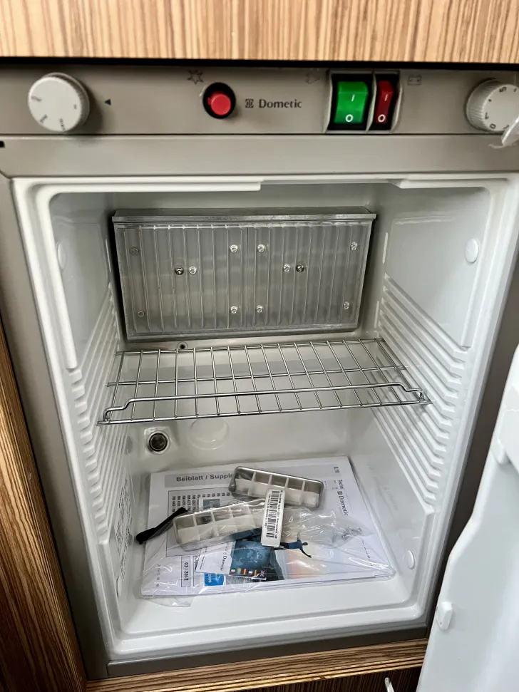 Fahrzeugbild Knaus Schwalbennest 250 D #13
