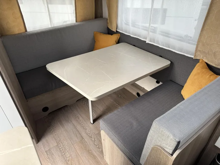 Fahrzeugbild Hobby OnTour 390 SF 1,5t, Bugfenster #6