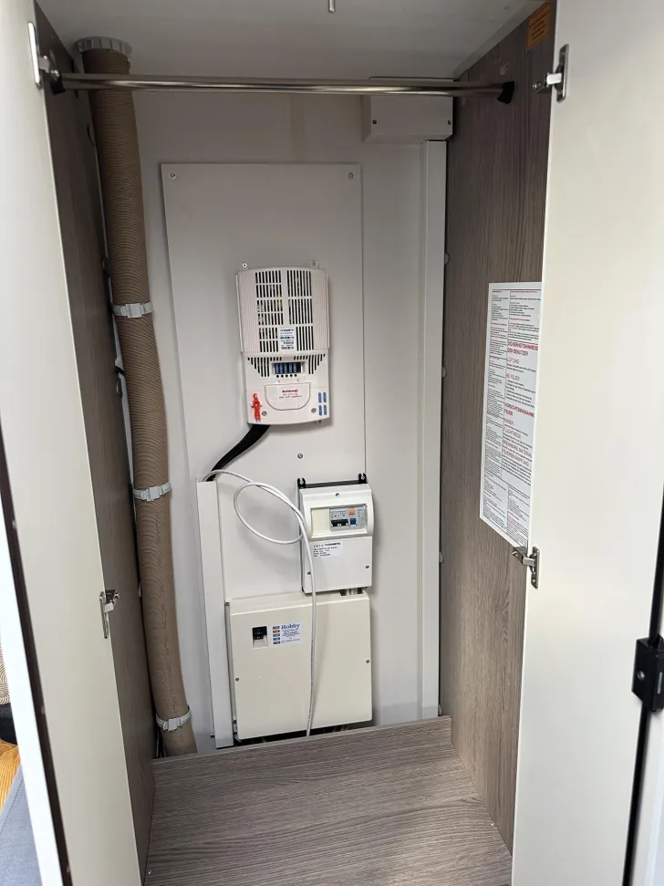 Fahrzeugbild Hobby OnTour 390 SF 1,5t, Bugfenster #9