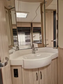 Fahrzeugbild Hobby De Luxe 560 KMFe Gut gepflegt #5