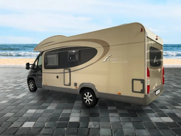 Fahrzeugbild Bürstner Ixeo time IT 695 Moonlight Edition/Festbett+Hubb #4