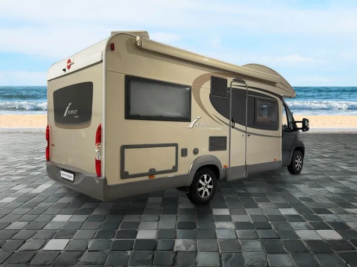 Fahrzeugbild Bürstner Ixeo time IT 695 Moonlight Edition/Festbett+Hubb #5