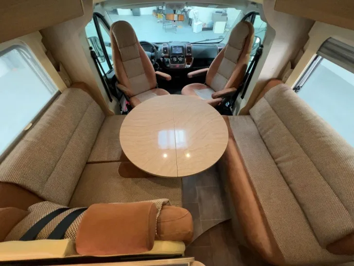 Fahrzeugbild Bürstner Ixeo time IT 695 Moonlight Edition/Festbett+Hubb #8
