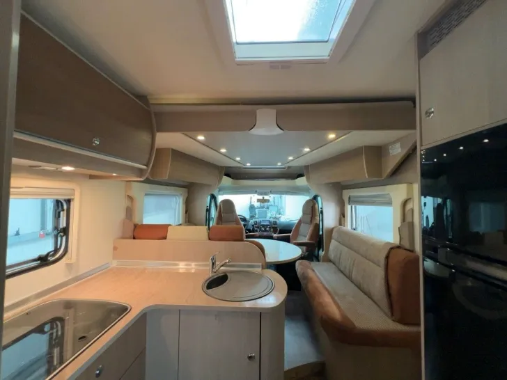 Fahrzeugbild Bürstner Ixeo time IT 695 Moonlight Edition/Festbett+Hubb #10