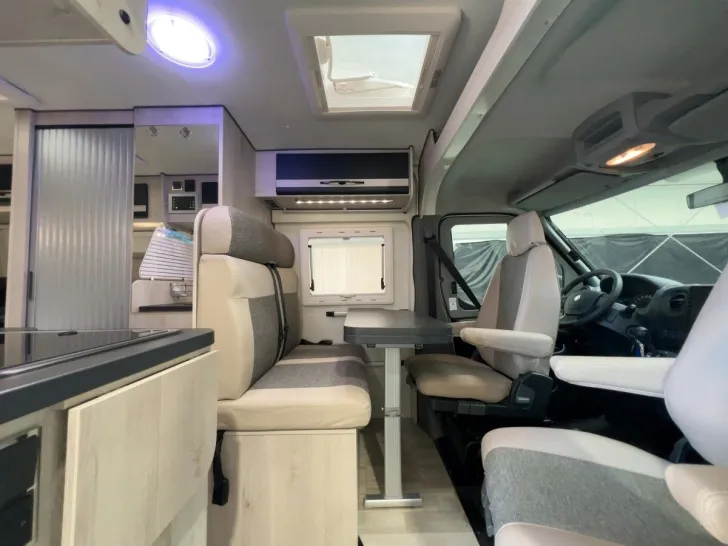 Fahrzeugbild Ahorn Camp Camp Van 550/Automatik/FESTBETT/FIANNZIERUNG #10