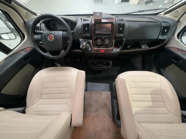 Fahrzeugbild XGO Coupe 302/1.Hand/Einzelbetten/Markise/Garage/AHK #7