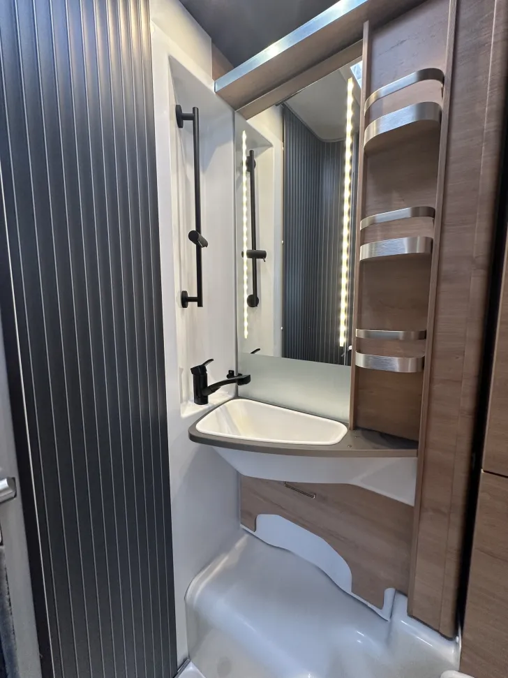 Fahrzeugbild Knaus L!ve Wave 650 MEG Platinum Selection #21