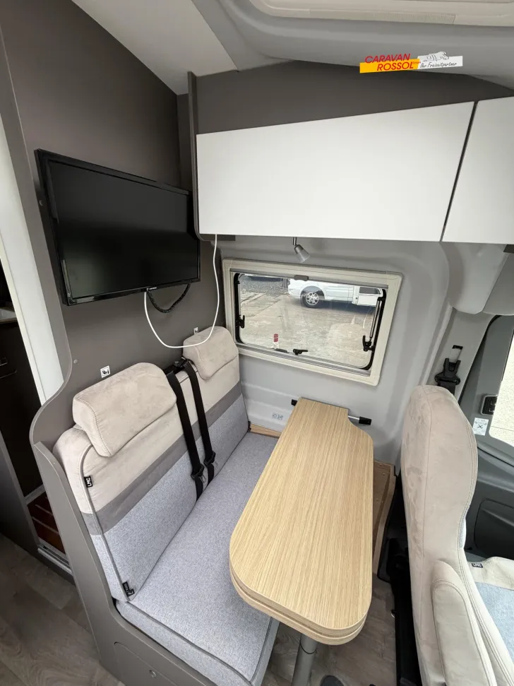 Fahrzeugbild LMC Innovan Ford 590 #11