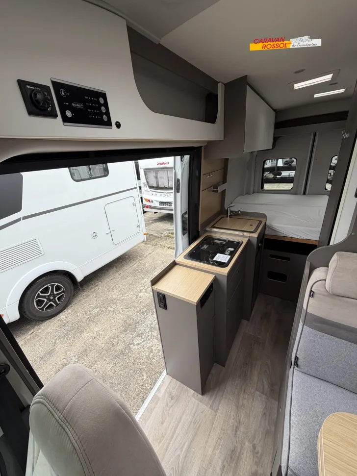 Fahrzeugbild LMC Innovan Ford 590 #12